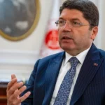 Buca’daki orman yangını sonrası olay yerinde yapılan incelemeler sonucu gözaltına alınan kundaklama şüphelisiyle ilgili adli süreç başlatıldı (2025)
