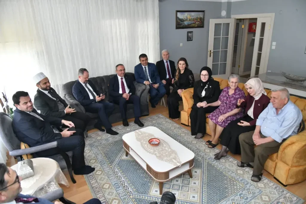 Bakan Göktaş ve Vali Soytürk’ten şehit ailelerine ziyaret