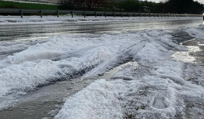 Malkara dolu yağışıyla beyaza büründü