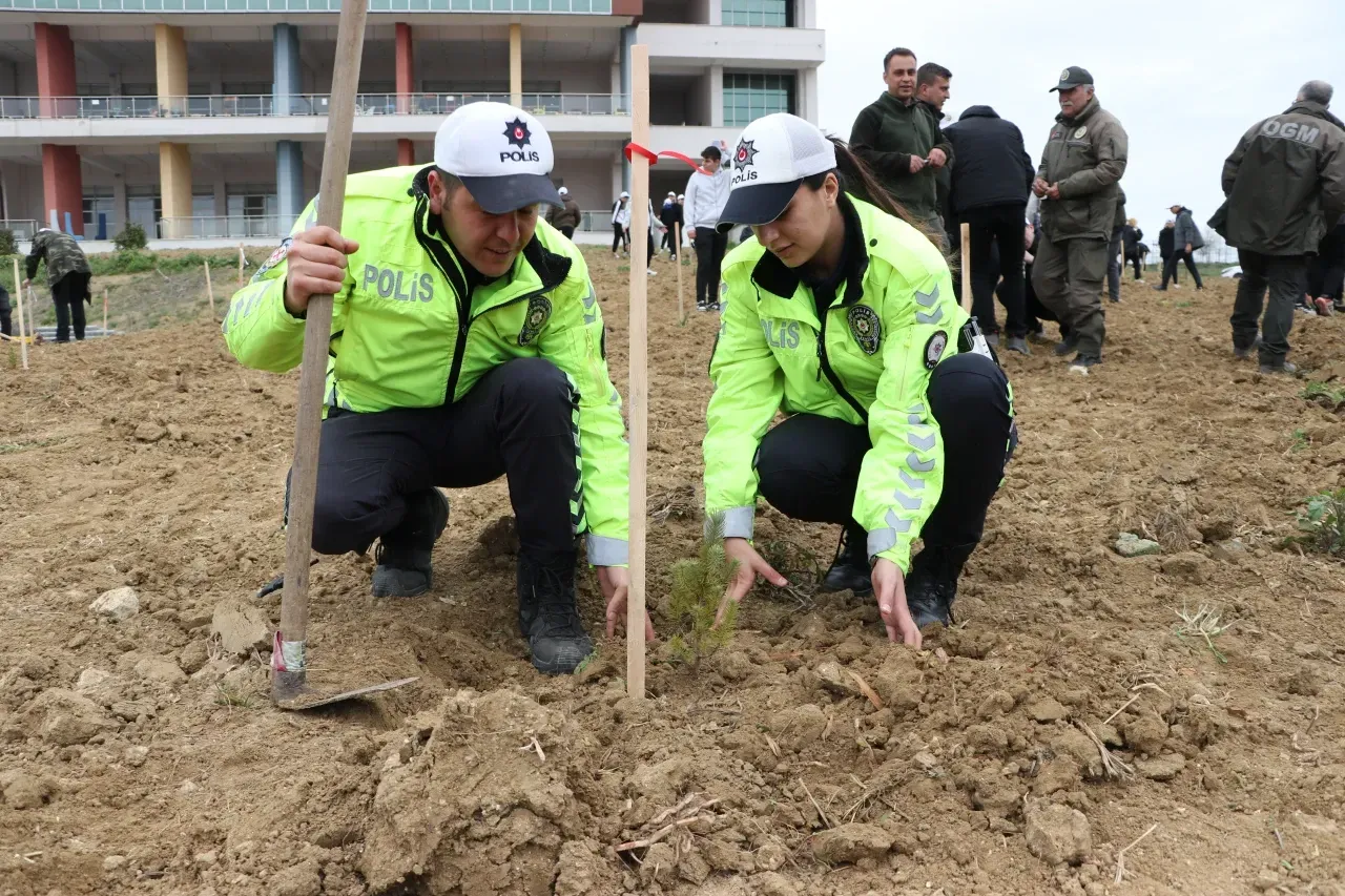 Tekirdağ’da yeşil alanlar artıyor 300 bin fidan toprakla buluşacak