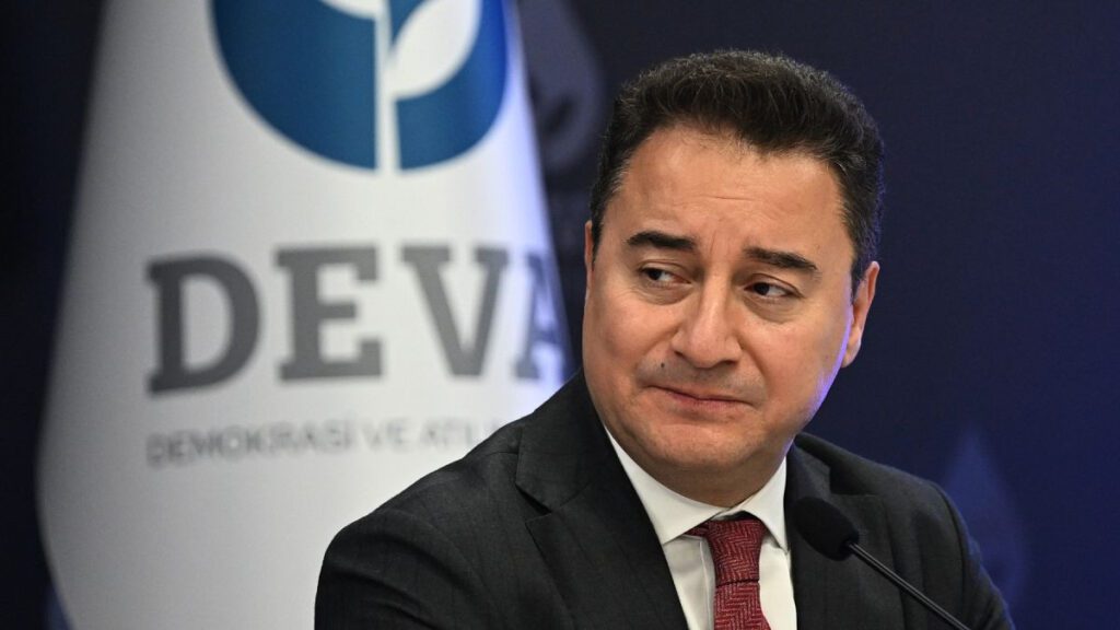 Ali Babacan’dan Sırrı Süreyya Önder’e geçmiş olsun mesajı