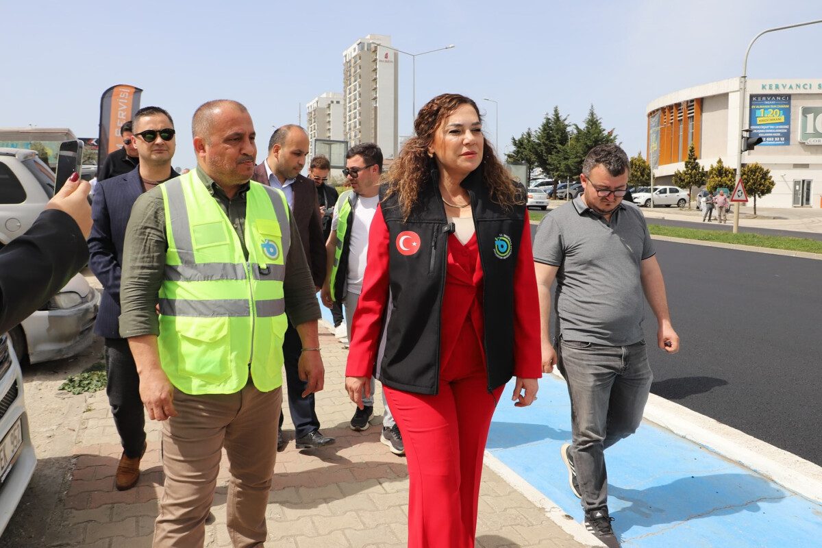 Candan Yüceer Çorlu Bülent Ecevit Bulvarı'ndaki yol çalışmalarını yerinde inceledi