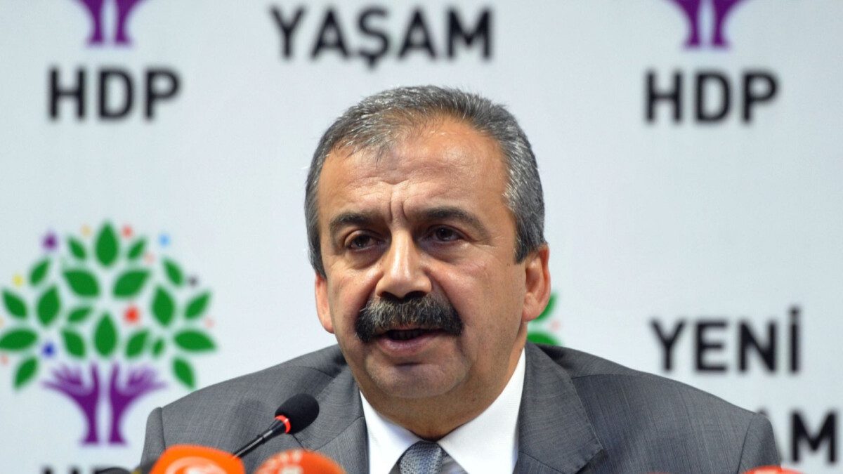 SON DAKİKA: Hastane Rektörü Çavlan Çiftçi 'Sırrı Süreyya Önder'in hayati tehlikesi devam ediyor' dedi!