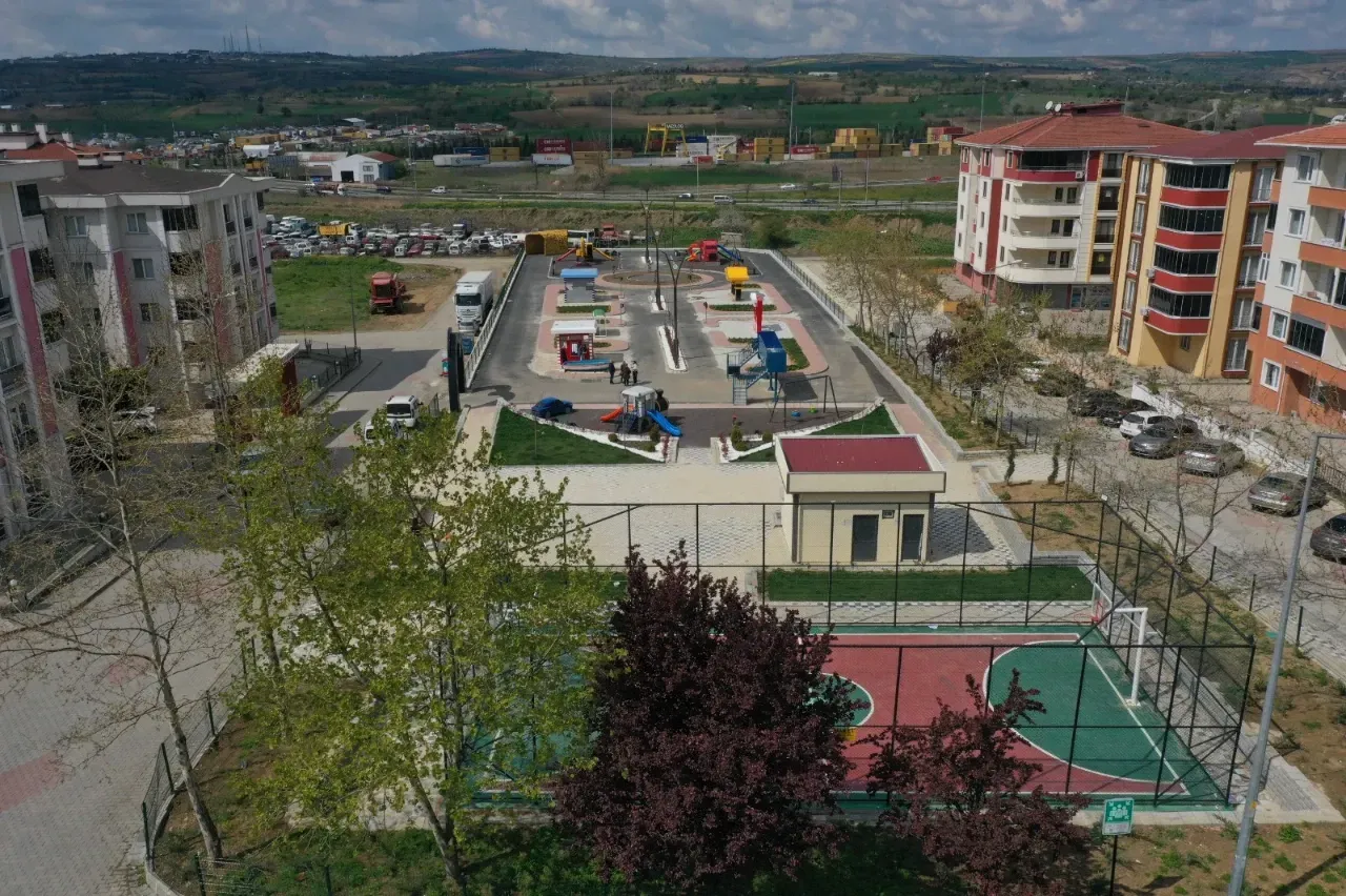 Süleymanpaşa Belediyesi Trafik Parkı'nda çocuklara özel mini yollar ve trafik eğitim alanları.