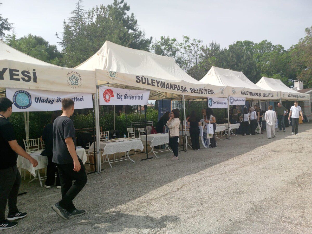 Bölümler, burslar, kampüs hayatı… Hepsi Tekirdağ Anadolu Lisesi'ndeki fuarda tanıtıldı