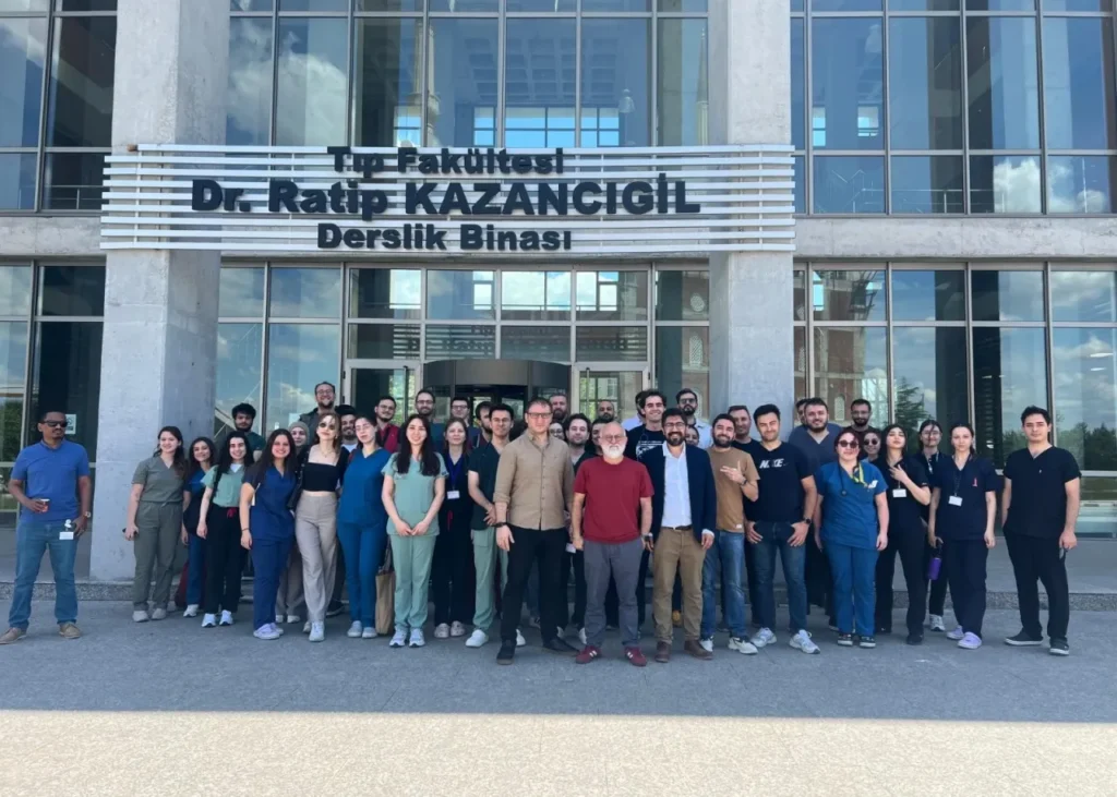 ASELSAN'ın kalp kurtaran cihazı Trakya Üniversitesi'nde hizmette! 7 Trakya Üniversitesi kampüsünde kurulan OED cihazı ile kalp durmasına anında müdahale sağlanıyor.