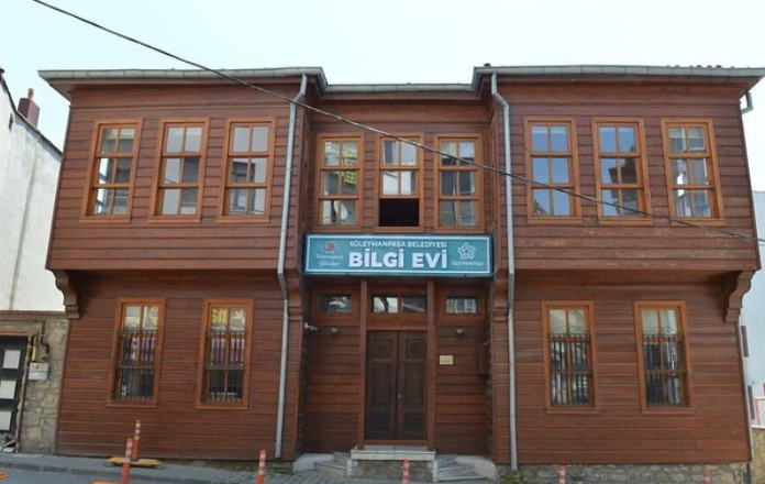 Süleymanpaşa Belediyesi Bilgi Evi'nin dışarıdan görünümü