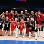 A Milli Kadın Voleybol Takımı oyuncuları galibiyet sevinci yaşarken