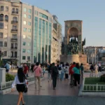 Taksim Meydanı’nda polis barikatları, 29 Haziran 2025