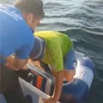 Tekirdağ’da denizde sürüklenen kişinin polis ekiplerince kurtarıldığı anlar.