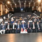 Toplantıya katılan protokol üyeleri ve sanayiciler hatıra fotoğrafı çekerken