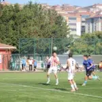Şükrüpaşaspor ile Kurtköyspor’un U17 Türkiye Şampiyonası 1. kademe karşılaşmasından bir görüntü – 13 Kasım Sahası, Tekirdağ 2025