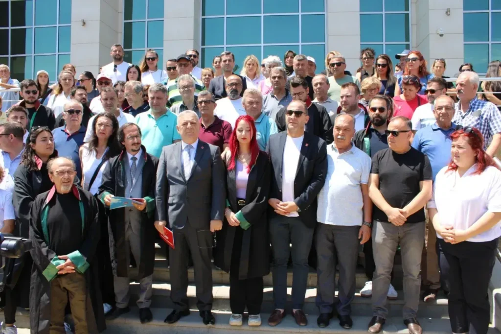 CHP Tekirdağ İl Başkanlığı’nın Tekirdağ Adliyesi'nin önünde düzenlediği basın açıklamasından bir kare