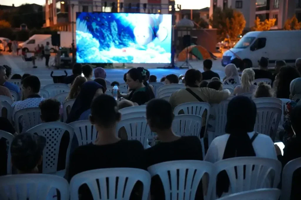Çorlu Gençlik Parkı’nda çocuklar ve ailelerin 