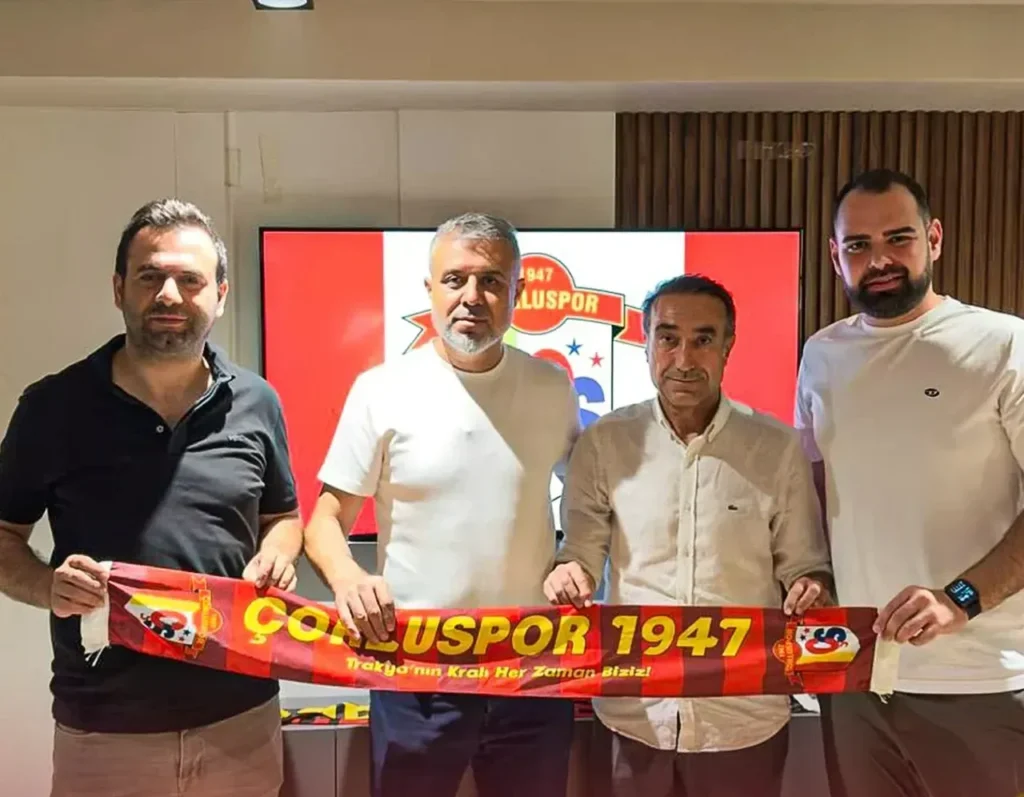 Çorluspor 1947’de teknik direktör Fahrettin Sayhan dönemi başladı 2 Çorluspor 1947, yeni teknik direktörü Fahrettin Sayhan ile sezon hazırlıklarına başladı. Kulüp, kadrosunu 15 oyuncuyla güçlendirdi.