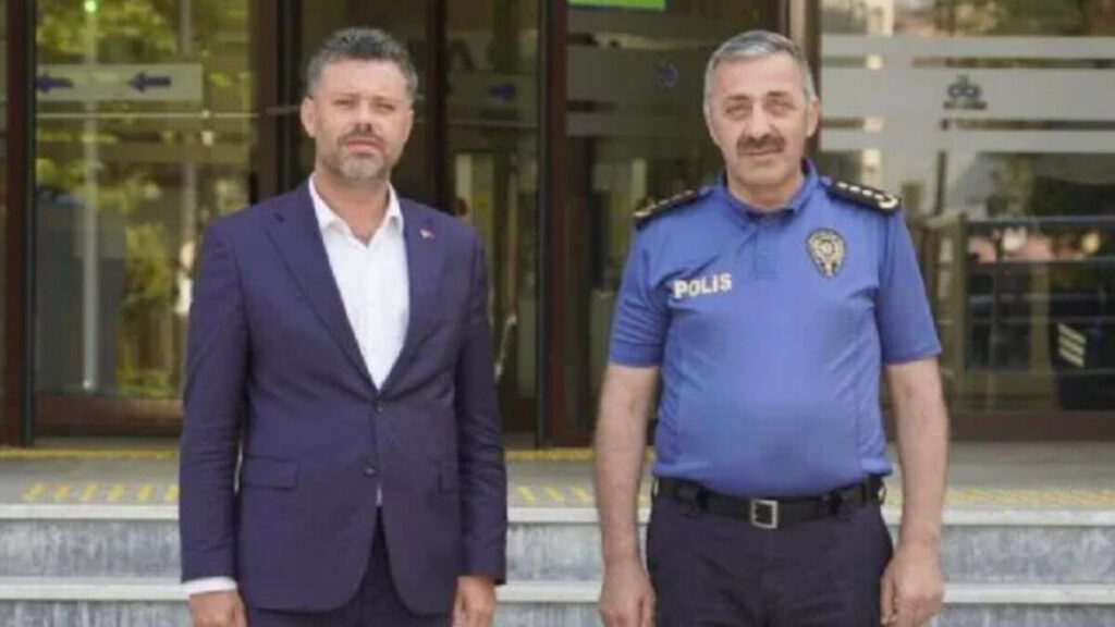 Tekirdağ Emniyet Müdürü Turanlı’dan Ahmet Sarıkurt’a ziyaret 5 Tekirdağ İl Emniyet Müdürü Ahmet Metin Turanlı’nın Çorlu Belediye Başkanı Ahmet Sarıkurt’a gerçekleştirdiği ziyaret anı.