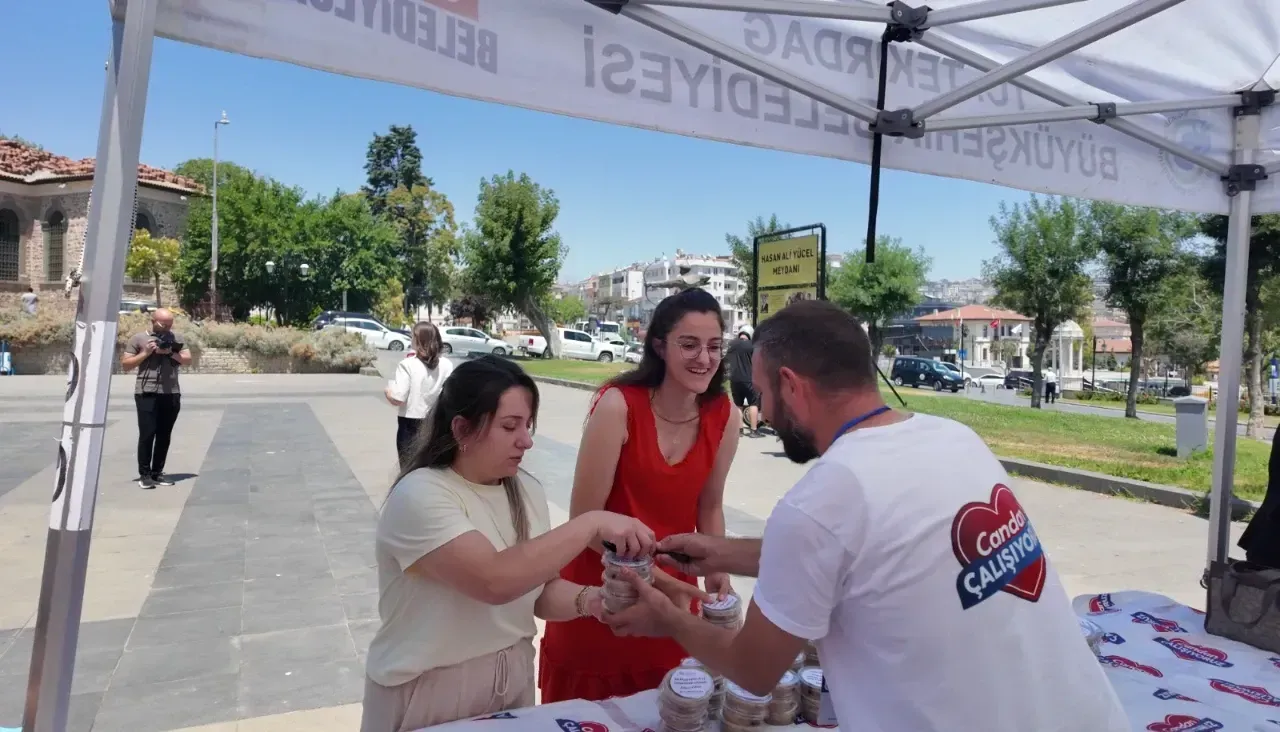 Tekirdağ’da Muharrem ayı kapsamında vatandaşlara aşure ikramı yapılıyor.