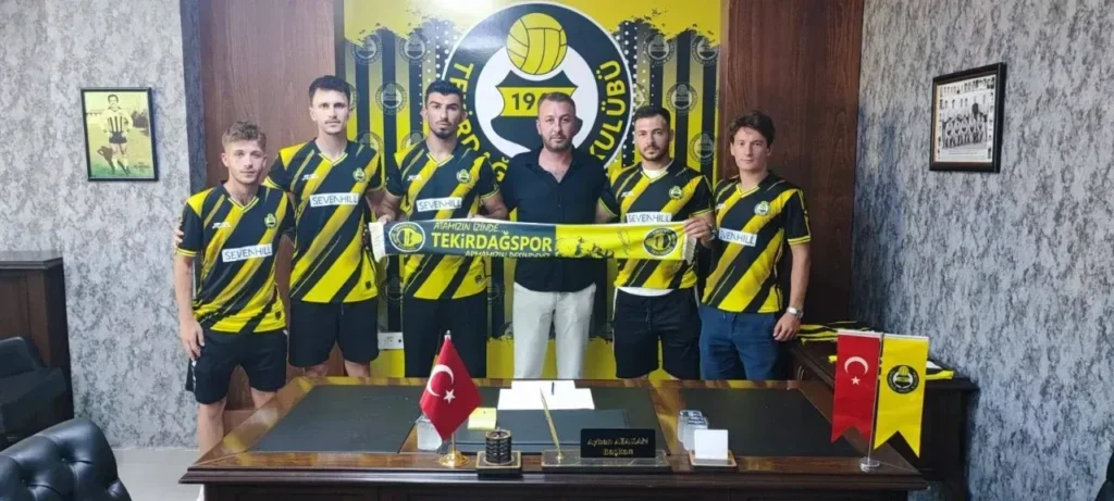 Tekirdağspor yeni sezona altyapı oyuncularıyla başladı 10 Tekirdağspor’un altyapıdan çıkan beş futbolcusu yeni sezon öncesi poz verirken