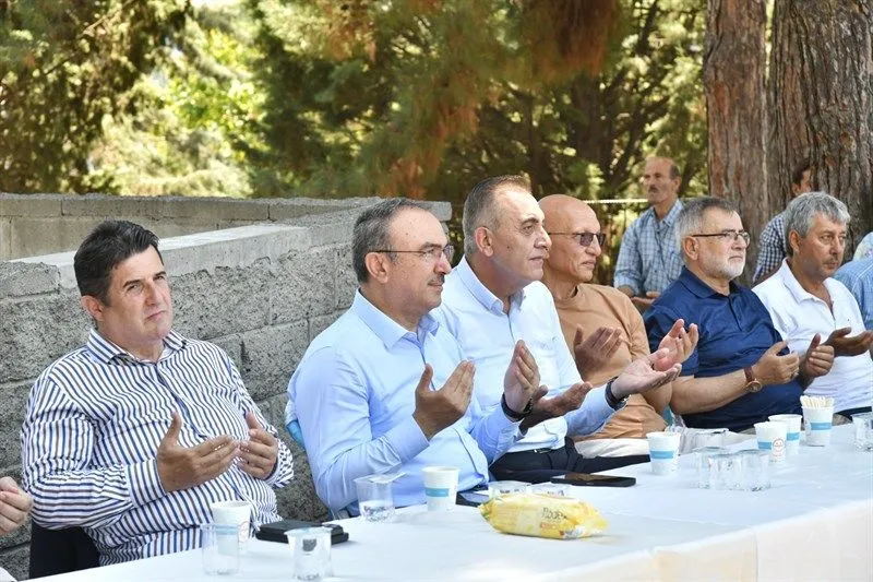 Vali Recep Soytürk İmam Hatip Mezunlar Günü’ne katıldı 8 Tekirdağ İmam Hatip Lisesi bahçesinde düzenlenen Mezunlar Günü etkinliği