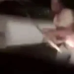 Ankara’da trafikte baltayla saldıran iki kişinin olay anı cep telefonu kamerasına yansıdı.