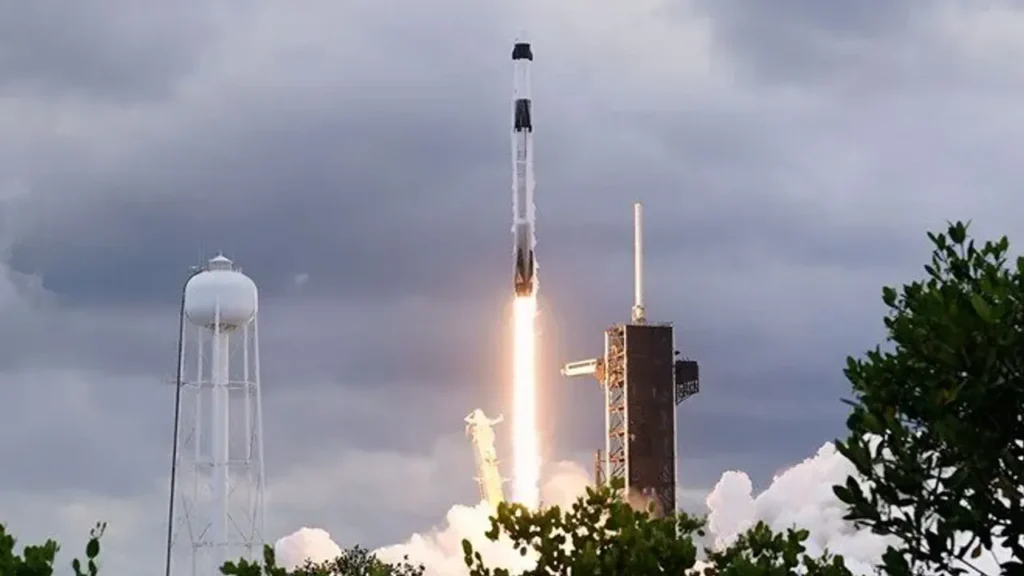 Crew Dragon kapsülünün Kennedy Uzay Merkezi’nden ISS’e fırlatılış anı (NASA görüntüsü)