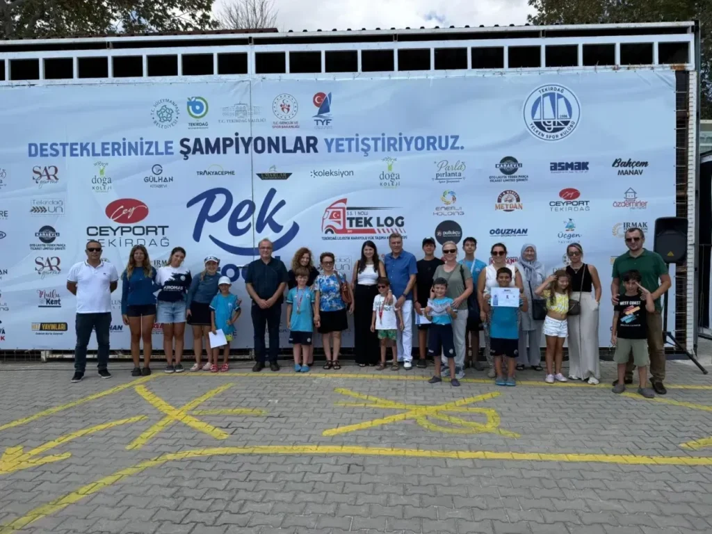 Tekirdağ Yelken Kulübü’nde Yaz Okulu sona erdi 1 Tekirdağ Yelken Kulübü Yaz Okulu sertifika töreninde kursiyerler