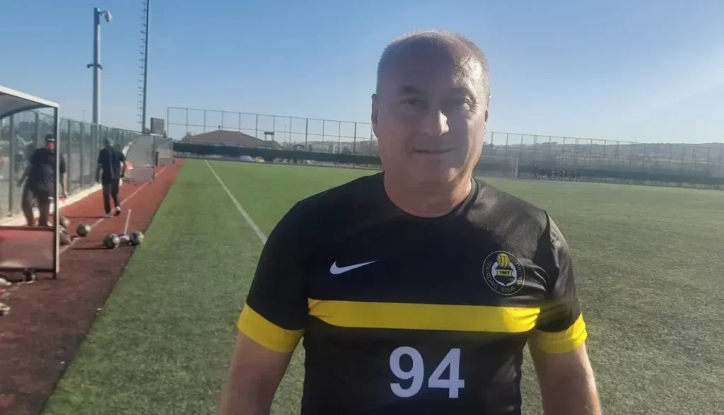 Ayhan Günay Tekirdağspor'da yeni görevine başladı 3 Ayhan Günay, Tekirdağspor A takım antrenörü olarak göreve başladı.