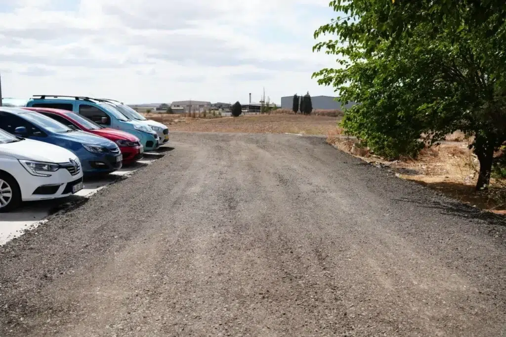 Çorlu’daki yol yenileme projeleri esnafı mutlu etti 5 Başkan Sarıkurt yol yenileme çalışmalarını yerinde inceliyor