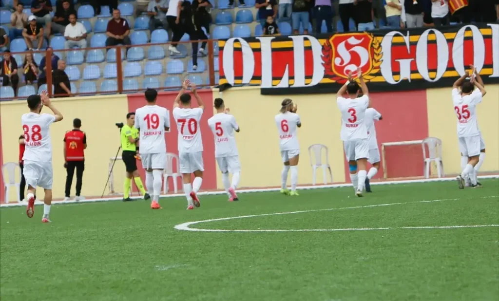 Çorluspor 1947 Türkiye Kupası 2. Tur’da galip geldi 9 Çorluspor 1947, Ziraat Türkiye Kupası 2. Tur’da Ayvalıkgücü Belediyespor’u mağlup etti.