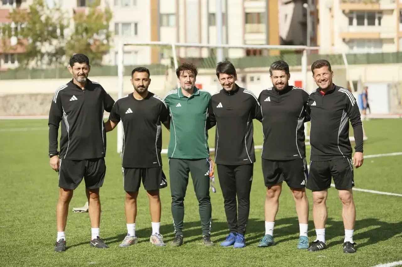 Çorluspor 1947, yeni teknik ekibini taraftarlarına tanıttı.
