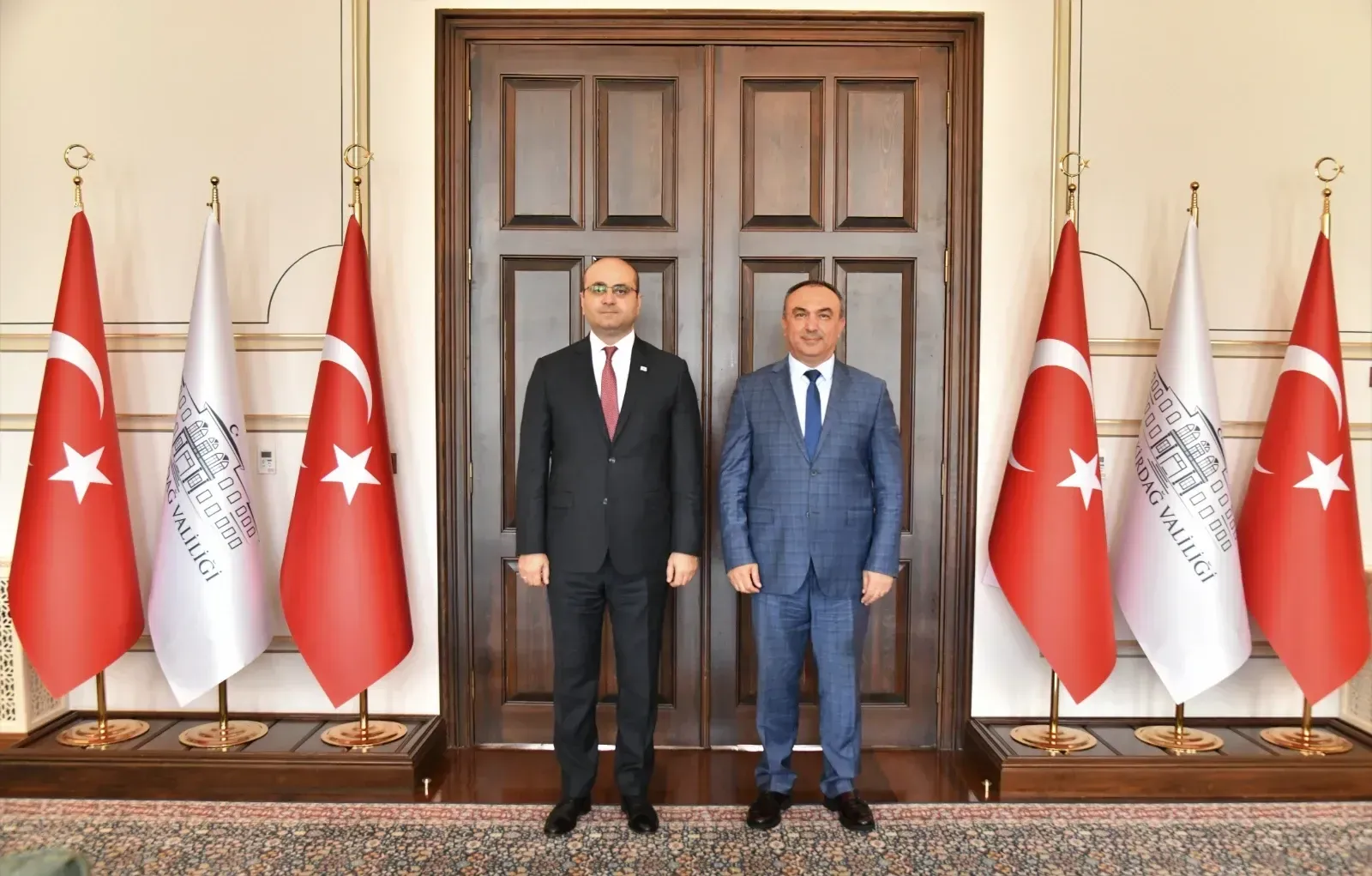 Gürcistan İstanbul Başkonsolosu Aleksandre Jıshkarıa, Tekirdağ Valisi Recep Soytürk’ü makamında ziyaret etti.