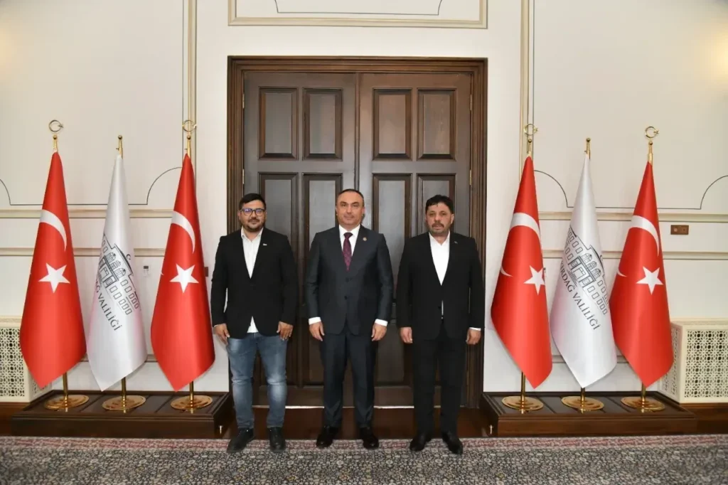 Tekirdağ’da roman vatandaşları için yeni fırsatlar 8 Göksel Fil ve Serkan Baysak ile Tekirdağ Valisi Recep Soytürk – Yeni girişimcilik projeleri görüşülüyor.