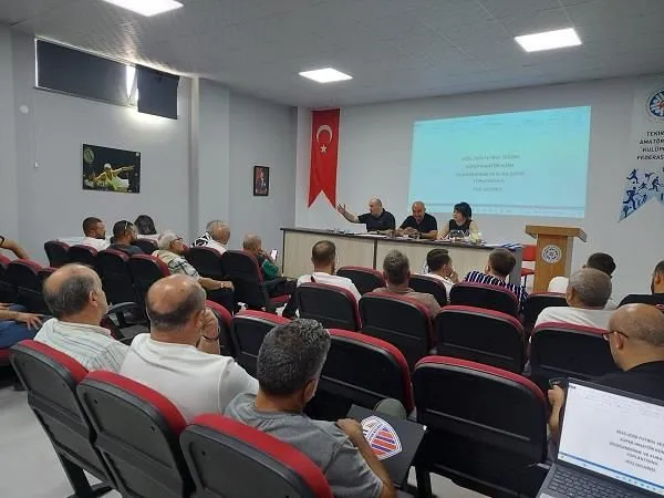 Tekirdağ Süper Amatör Küme kura çekimi sırasında kulüp temsilcileri