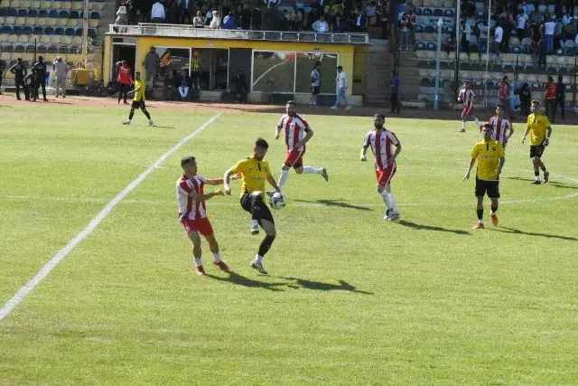 Tekirdağspor’un transfer sürecinde belirsizlikler sürerken, sporseverler büyük transferler bekliyor.