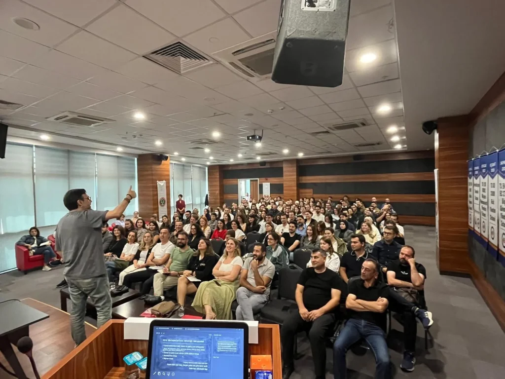 Tekirdağ Barosu tarafından düzenlenen seminerde, avukatlara kira tespit ve tahliye davaları hakkında bilgiler verildi.