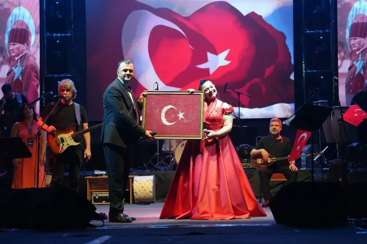 Tuğçe Kandemir Saray konseri 30 Ağustos Zafer Bayramı kutlamaları