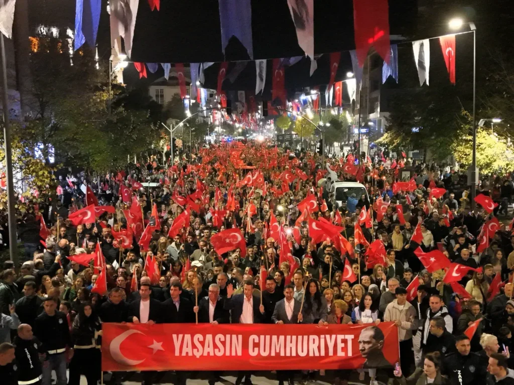 Çerkezköy’de Cumhuriyet ışığı bir kez daha parladı