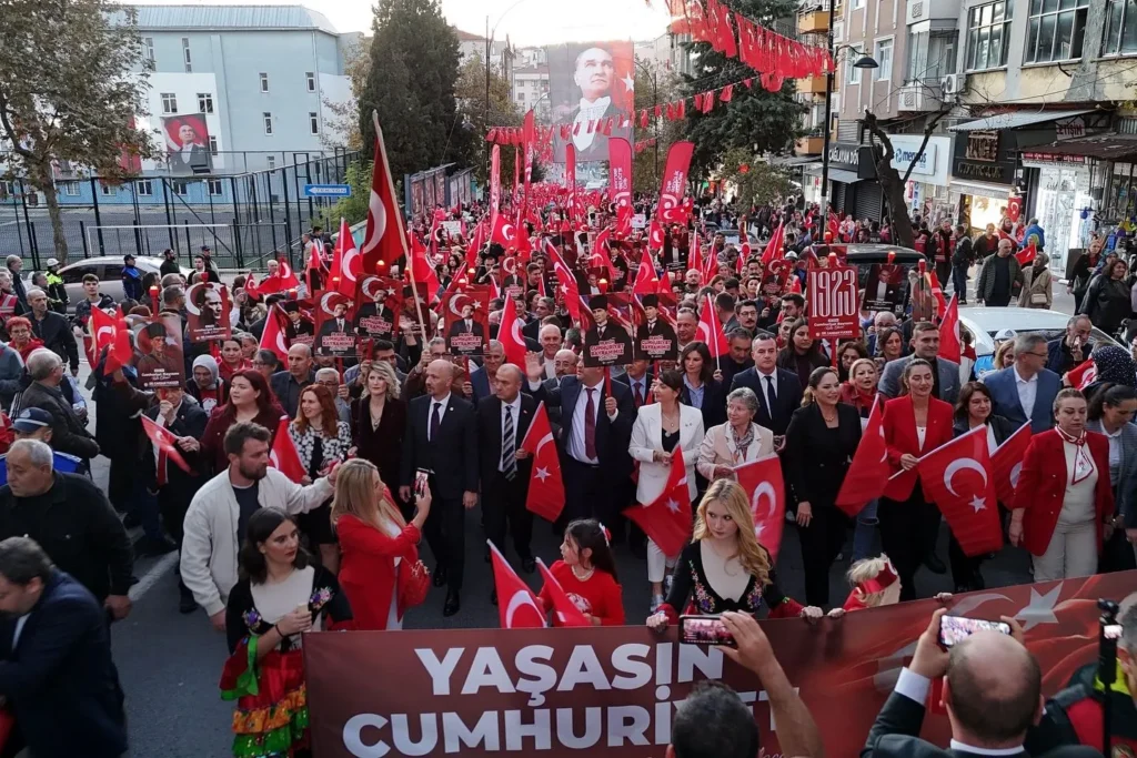 Cumhuriyet coşkusu Tekirdağ sokaklarını sardı