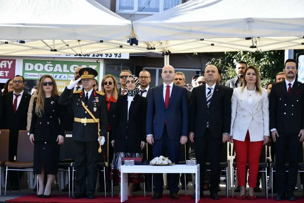 Malkara sokakları kırmızı-beyaza büründü 1 102. yıl kutlamaları Malkara’da büyük bir gururla gerçekleştirildi