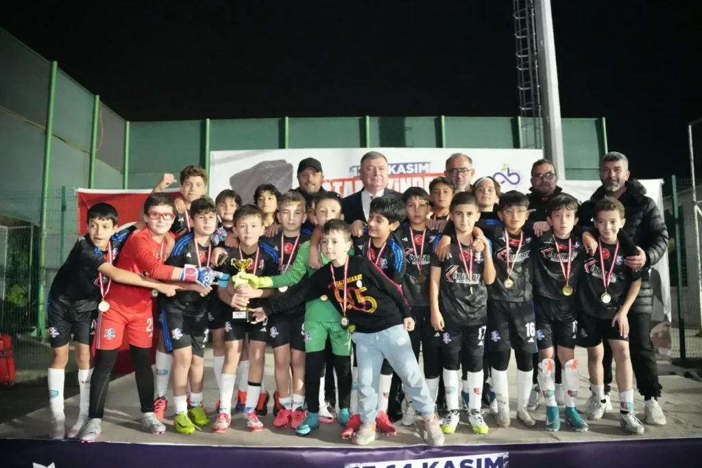 Fevzipaşaspor U12 takımı, Atam İzindeyiz Futbol Turnuvası’nda şampiyon oldu