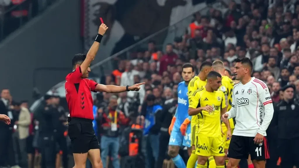 Beşiktaş Fenerbahçe maç skoru kaç kaç? Beşiktaş Fenerbahçe maçında olaylar bitmedi! 6 Beşiktaş Fenerbahçe derbisi 5 gollü düelloya sahne oldu!