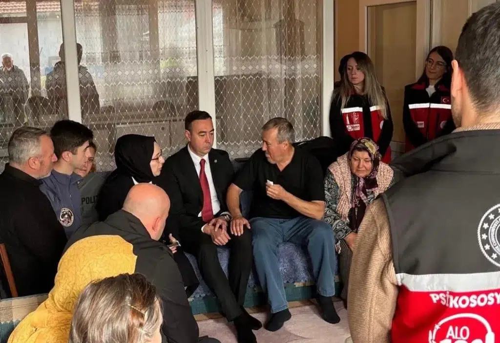 Egemen Gürcün, şehit İlker Aykut’un ailesine taziye ziyaretinde bulundu.