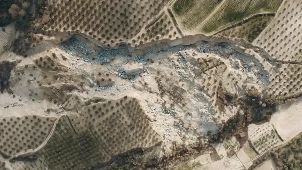 Eviniz fay hattının üzerinde mi? İzmir'de deprem riski en yüksek 10 ilçe açıklandı! 3 Eviniz fay hattı üzerinde mi? İşte İzmir’in en riskli bölgeleri