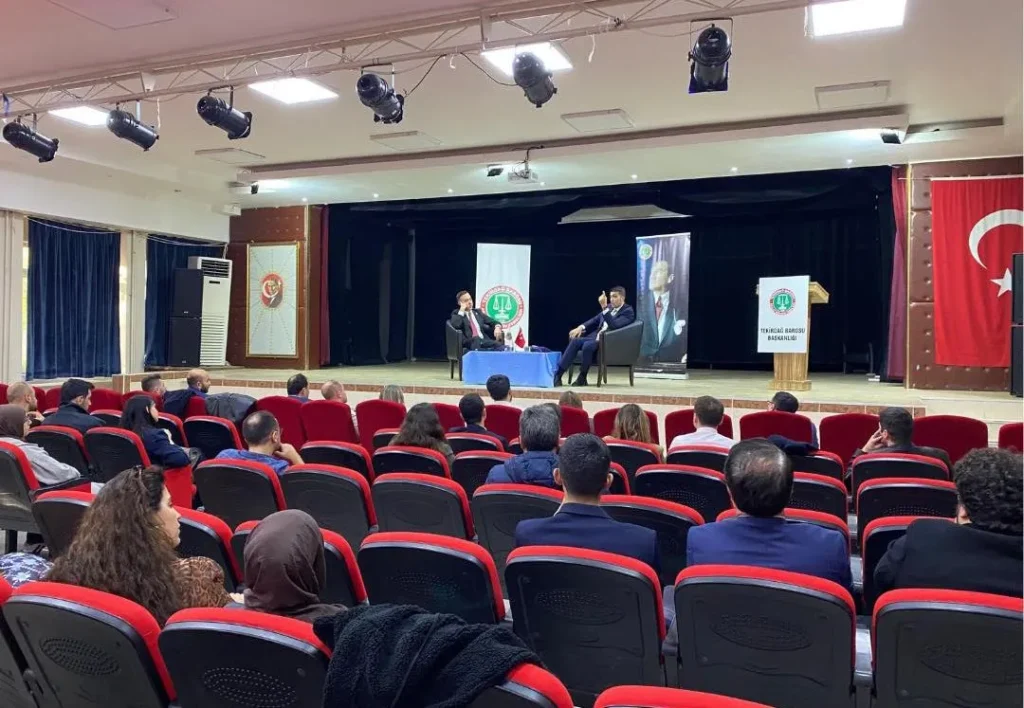 Serbest Kürsü buluşması Çerkezköy’de yapıldı 1 Tekirdağ Barosu Serbest Kürsü etkinliği Çerkezköy’de düzenlendi.