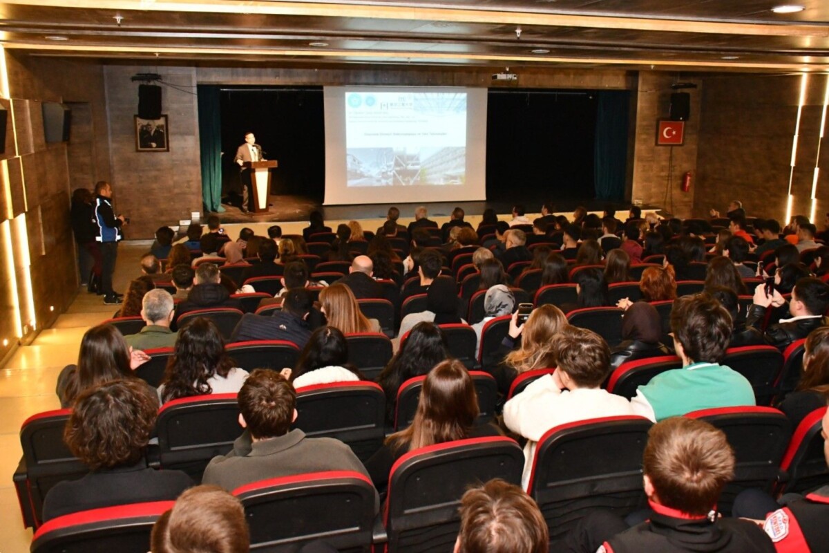 NKÜ'nün bilim insanları ve belediye deprem masasında