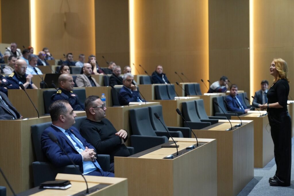 Tekirdağ Büyükşehir’de yöneticilere protokol eğitimi 1 Tekirdağ Büyükşehir idarecilerine kamusal alanda davranış kuralları anlatıldı