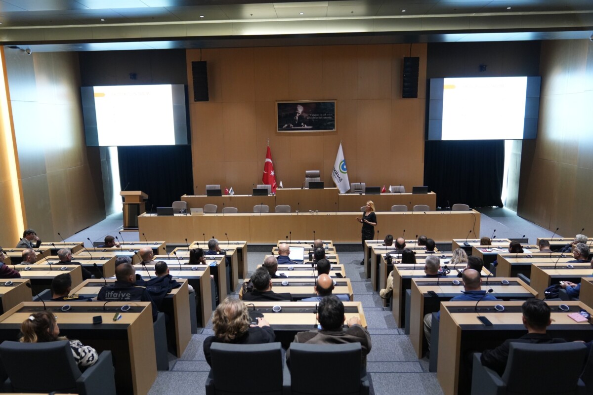 Tekirdağ Büyükşehir idarecilerine kamusal alanda davranış kuralları anlatıldı