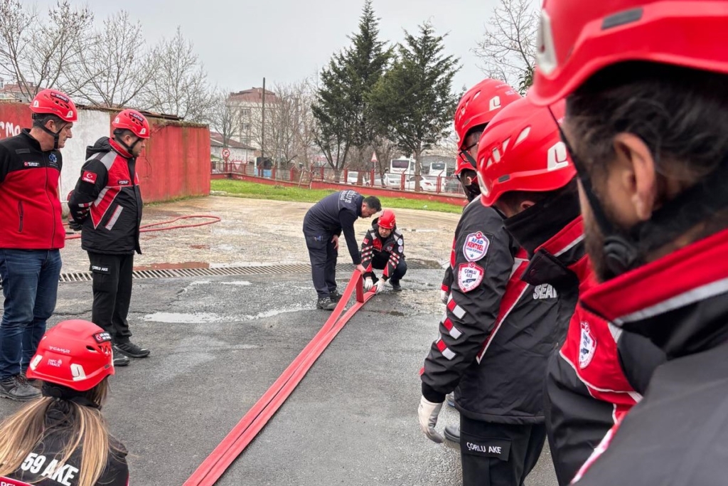 Çorlu AKE yangın eğitiminde sahadaki gücünü test etti