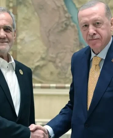 Cumhurbaşkanı Erdoğan ve Pezeşkiyan bölgesel gerilimi görüştü 4 Cumhurbaşkanı Erdoğan ve Pezeşkiyan bölgesel gerilimi görüştü