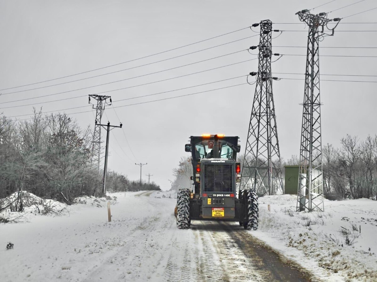 Şarköy Belediyesi karla mücadelesini sürdürüyor